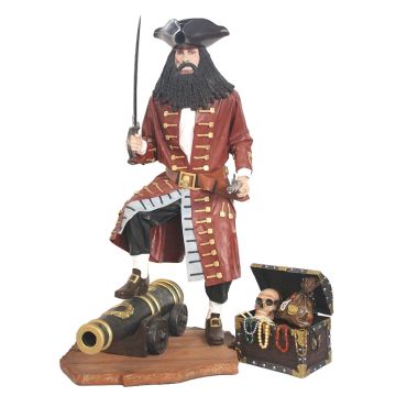 Pirat Blackbeard auf Kanone mit Schatztruhe lebensgroß