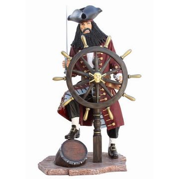 Pirat Blackbeard auf Weinfass mit Steuer lebensgroß