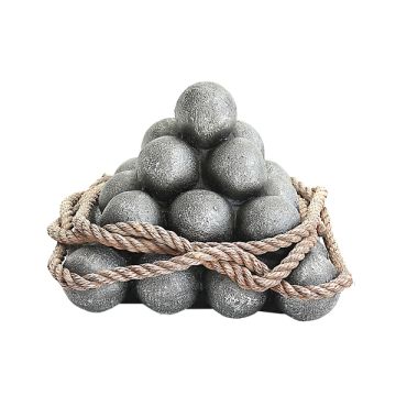 Kanonenkugeln lebensgroß