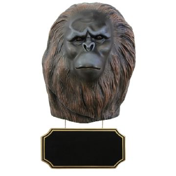 Big Foot Kopf mit Angebotsschild lebensgroß