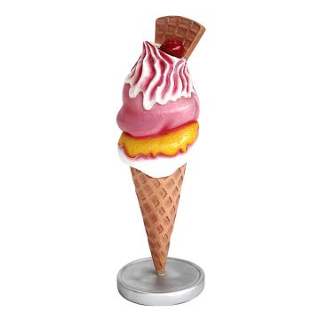 Eis Erdbeere mit Waffel klein vergrößert