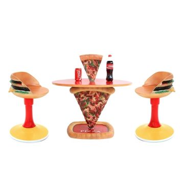 Pizzatisch 1 Pizzastück mit Burgerstühlen vergrößert