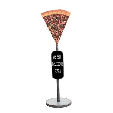 Pizzastück auf Ständer mit Angebotsschild vergrößert