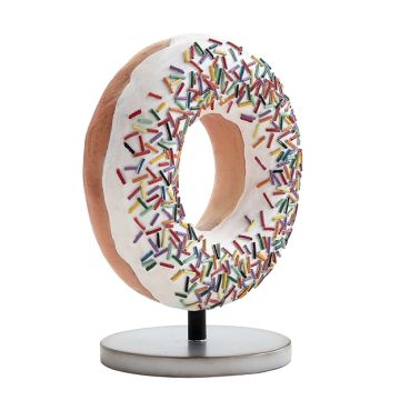 Donut weiß auf kleinem Ständer vergrößert