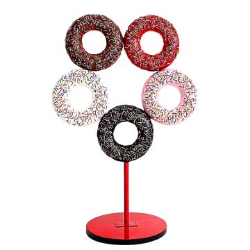 5 Donuts auf Ständer vergrößert