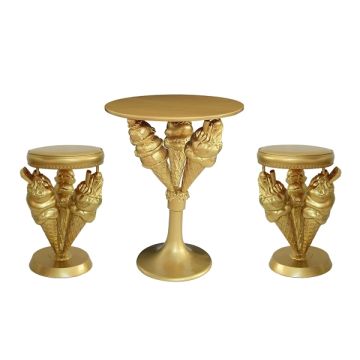 Goldener Eiscremetisch mit Hockern groß vergrößert