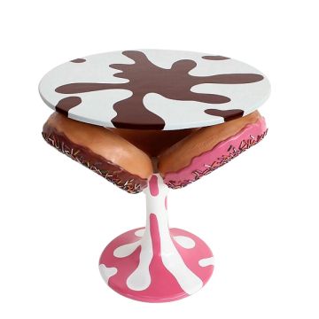 Eiscremetisch mit Donuts vergrößert