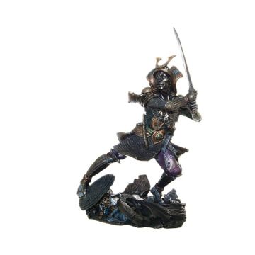 Samurai mit Schwert links lebensgroß