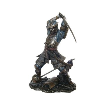 Samurai mit Schwert hinterm Rücken lebensgroß