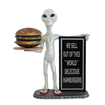 Alien mit Burger auf Tablett und Angebotstafel 2 lebensgroß