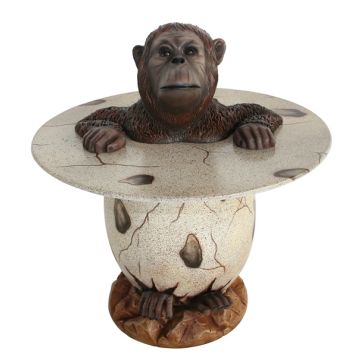 Orangutan im Ei Tisch lebensgroß