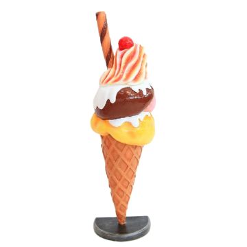 Halbes Eis mit Röhrchen groß vergrößert