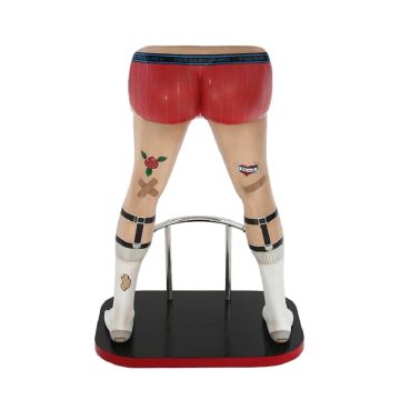 Männerbeine mit roten Boxershorts Barhocker lebensgroß