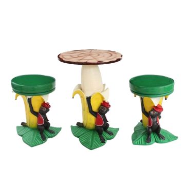 Bananentisch mit kleiner Fläche und Hockern verkleinert