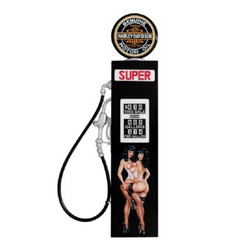 Antike Zapfsäule Schwarz mit sexy rockabilly Frauen als Wanddeko lebensgroß