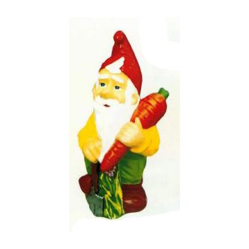 kleiner Gartenzwerg im Beet mit Mohrrübe verkleinert