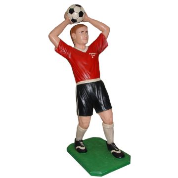 Fußballer rot Einwurf verkleinert