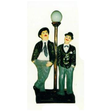 Dick und Doof stehend an Laterne verkleinert