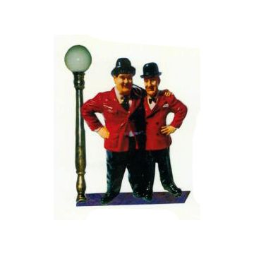 Dick und Doof Arm in Arm mit Laterne verkleinert