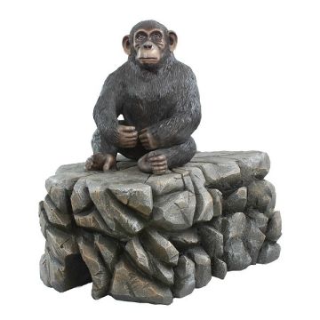 Affe sitzend lebensgroß