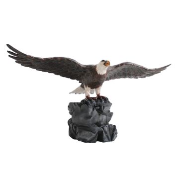 Weißköpfiger Adler auf Stein lebensgroß