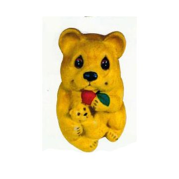 sitzender Teddy mit Apfel und Kind lebensgroß