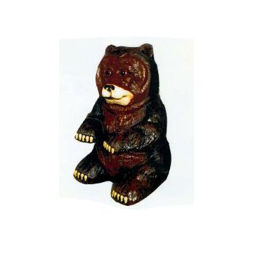 sitzender kleiner Braunbär verkleinert