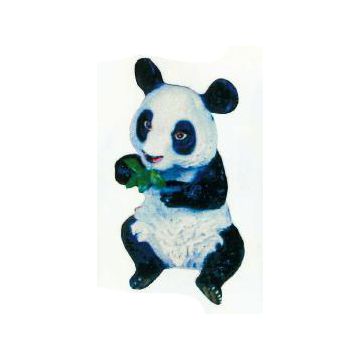 Pandabär sitzend mit Bambus im Mund verkleinert