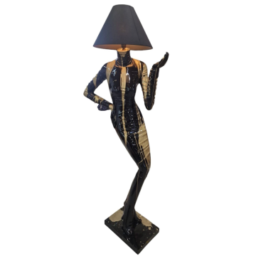 große moderne Stehlampe als Frauenfigur schwarz gold  / Lady Lampe lebensgroß