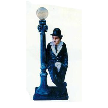 Charlie Chaplin an Laterne mittel verkleinert