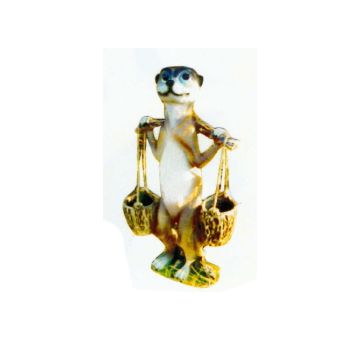 Erdmännchen als Wasserträger lebensgroß