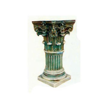 dunkelgraue Säule lebensgroß
