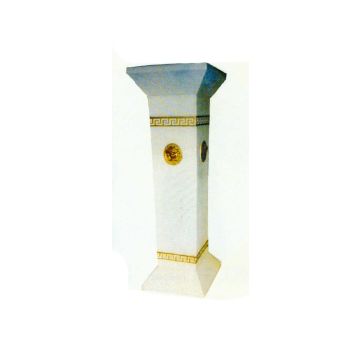 Säule mit goldenen Ornamenten lebensgroß