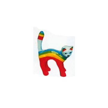kleines Kätzchen bemalt mit Regenbogen lebensgroß