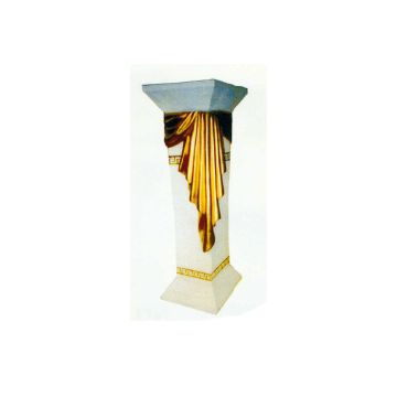 halbhohe Säule mit goldenem Tuch lebensgroß