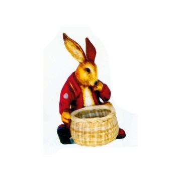 Osterhase sitzend mit Körbchen lebensgroß
