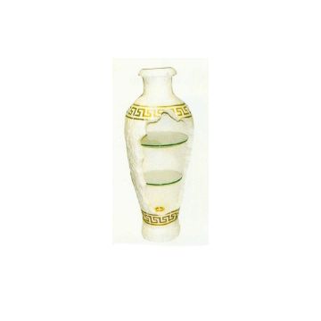 Vase als Regal mit Glasböden und goldener Verzierung lebensgroß