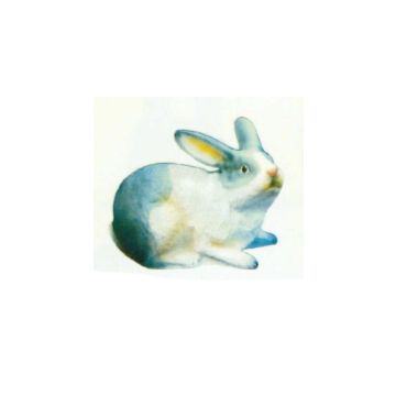 kleiner liegender grauer Hase lebensgroß