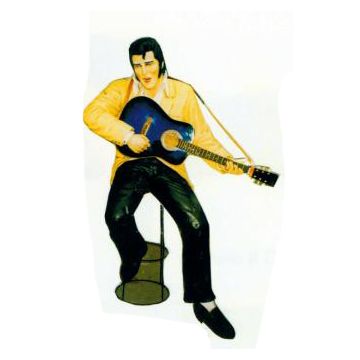 Elvis sitzend auf Barhocker mit Gitarre lebensgroß