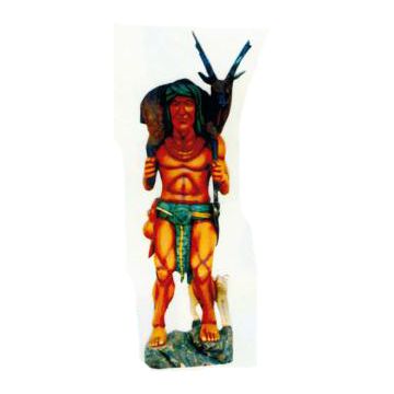 Indianer mit geschossenem Hirsch auf Schulter lebensgroß