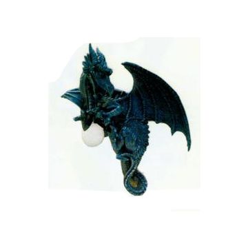 fliegender Drache als Lampe beschützt Kugel verkleinert