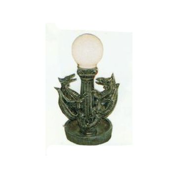 Lampe auf Säule mit Drachen verkleinert