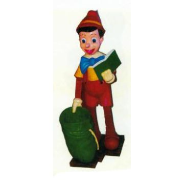 großer Pinocchio mit Buch und Sack lebensgroß