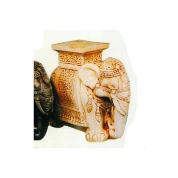 Elefant als Hocker hell verkleinert