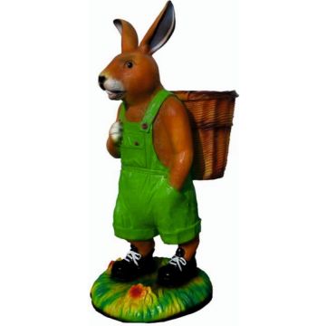 laufender Osterhase mit grüner Latzhose und Korb vergrößert