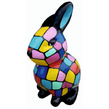 Osterhase mit bunten Kästchen lebensgroß