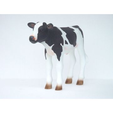 Kleines Kalb stehend lebensgroß