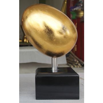 Dinoei groß auf Sockel gold lebensgroß