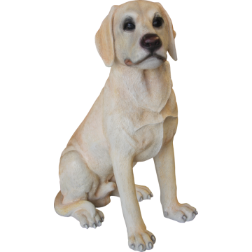 Sitzender Labrador lebensgroß